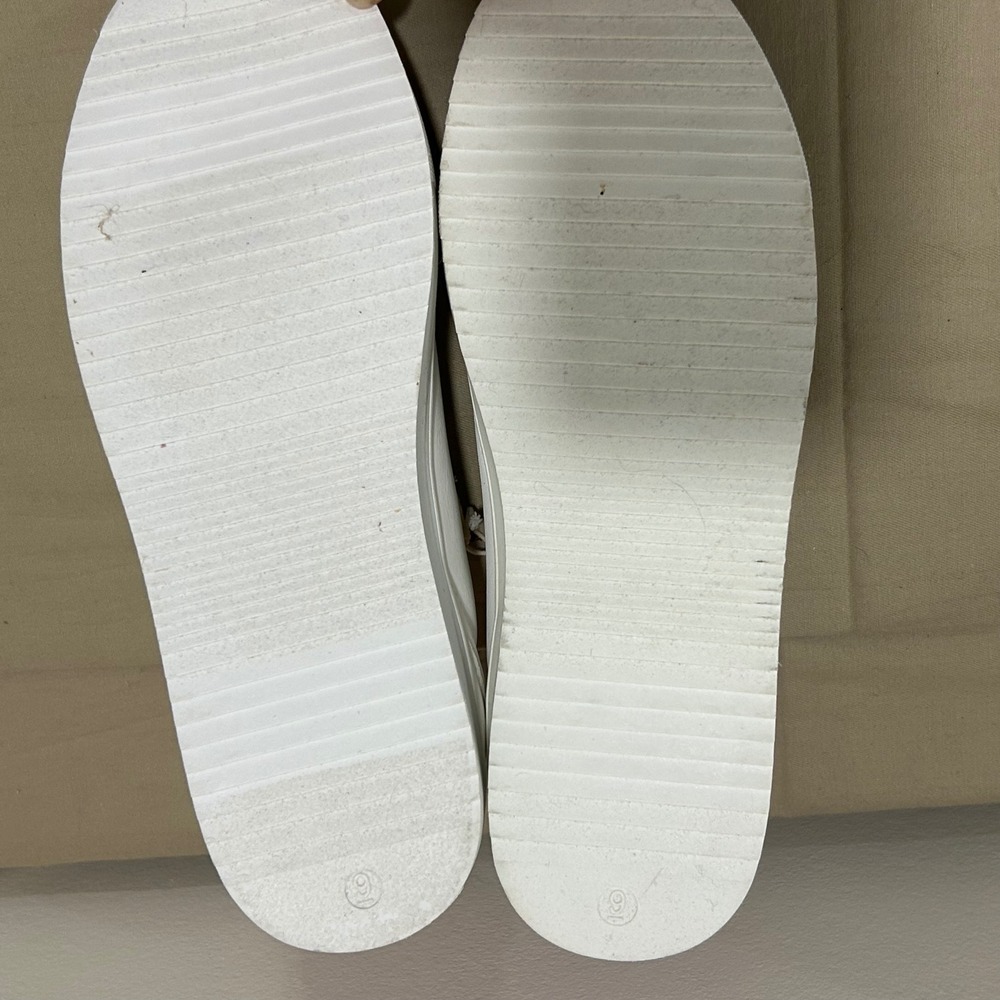 White Minnie Mouse shoes size 9 - Picture 4 of 4